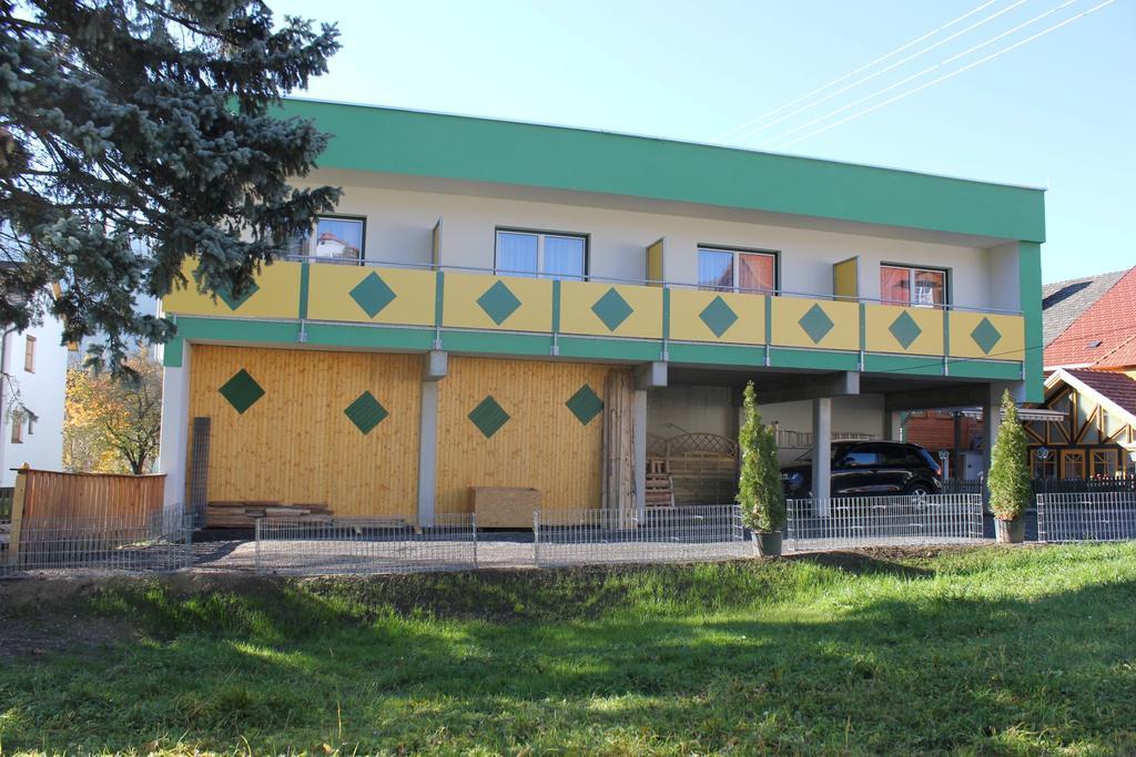 Gasthof Zum Mohrn Oberwoelz Stadt Exterior foto